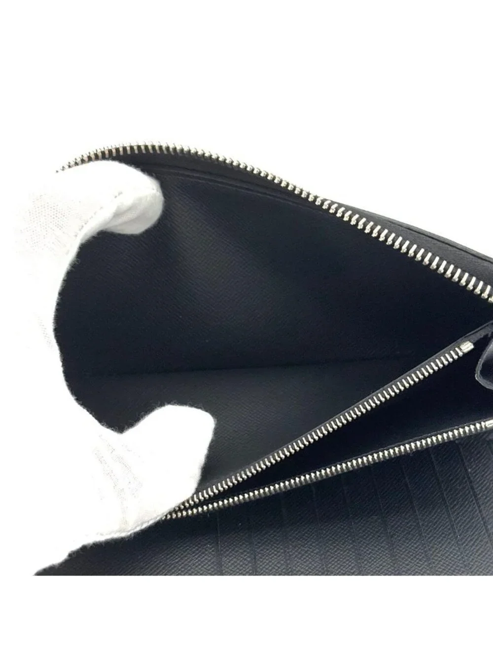 Louis Vuitton Wallet Taiga Zippy Vertical Black